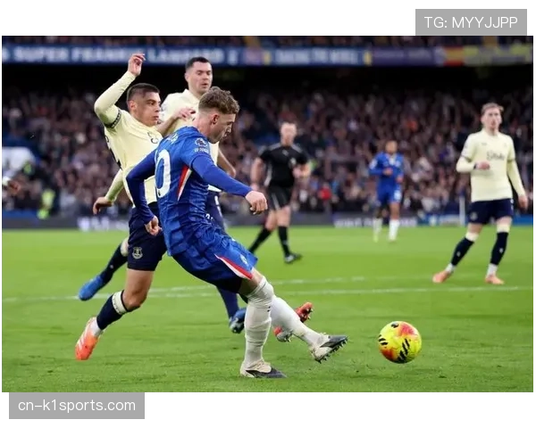 切尔西4231阵型边中结合失效，帕尔默被针对性限制导致进攻体系瘫痪